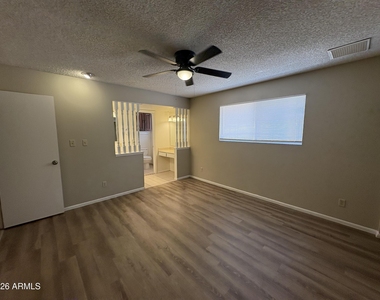 7556 W Turney Avenue - Photo Thumbnail 9