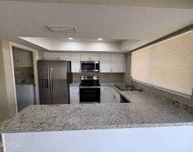7556 W Turney Avenue - Photo Thumbnail 5