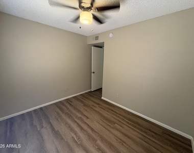 7556 W Turney Avenue - Photo Thumbnail 19