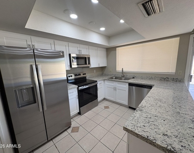 7556 W Turney Avenue - Photo Thumbnail 4