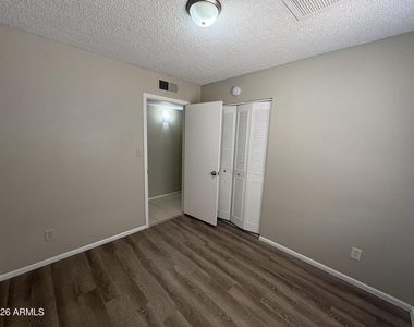 7556 W Turney Avenue - Photo Thumbnail 17