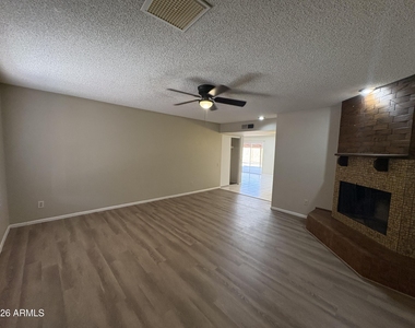 7556 W Turney Avenue - Photo Thumbnail 3
