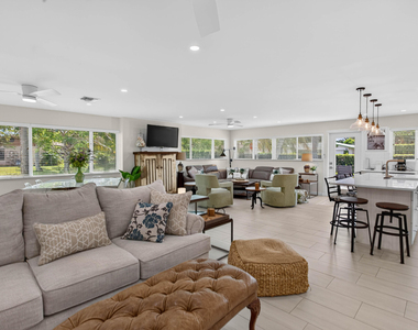 2681 Ne 16th Street - Photo Thumbnail 4
