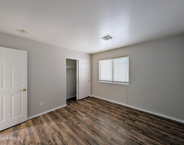 15748 W Paradise Lane - Photo Thumbnail 46