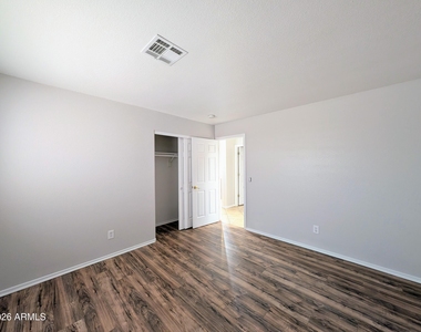 15748 W Paradise Lane - Photo Thumbnail 51