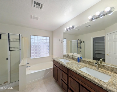 15748 W Paradise Lane - Photo Thumbnail 33