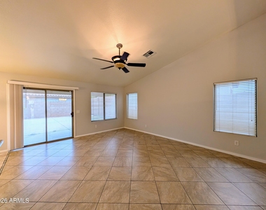 15748 W Paradise Lane - Photo Thumbnail 23