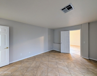 15748 W Paradise Lane - Photo Thumbnail 57