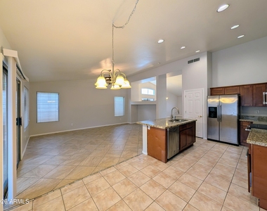 15748 W Paradise Lane - Photo Thumbnail 21