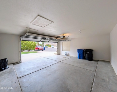 15748 W Paradise Lane - Photo Thumbnail 58