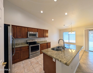 15748 W Paradise Lane - Photo Thumbnail 13