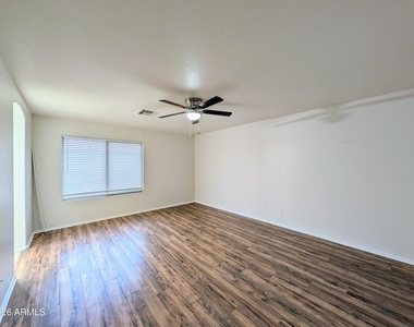 15748 W Paradise Lane - Photo Thumbnail 30
