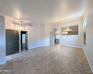 15748 W Paradise Lane - Photo Thumbnail 12