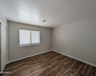 15748 W Paradise Lane - Photo Thumbnail 45