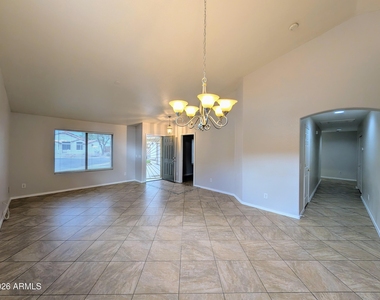 15748 W Paradise Lane - Photo Thumbnail 11