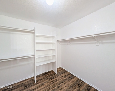 15748 W Paradise Lane - Photo Thumbnail 37