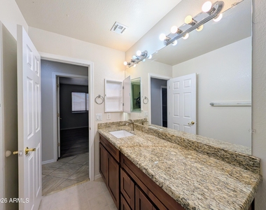 15748 W Paradise Lane - Photo Thumbnail 44