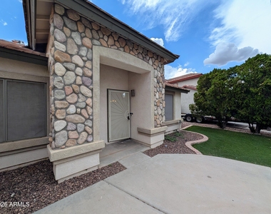 15748 W Paradise Lane - Photo Thumbnail 6