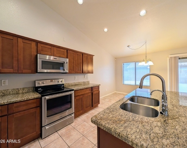 15748 W Paradise Lane - Photo Thumbnail 17
