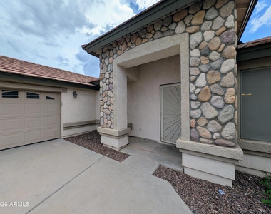 15748 W Paradise Lane - Photo Thumbnail 7