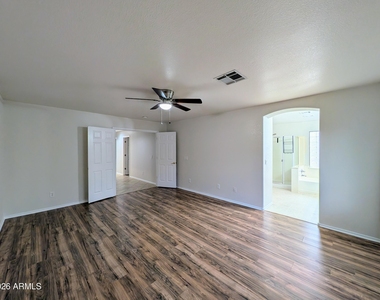 15748 W Paradise Lane - Photo Thumbnail 32