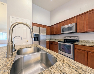 15748 W Paradise Lane - Photo Thumbnail 18