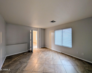 15748 W Paradise Lane - Photo Thumbnail 54