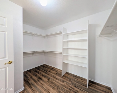 15748 W Paradise Lane - Photo Thumbnail 38