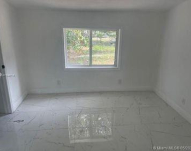 751 Nw 18th Street - Photo Thumbnail 7