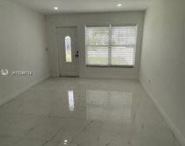 751 Nw 18th Street - Photo Thumbnail 2