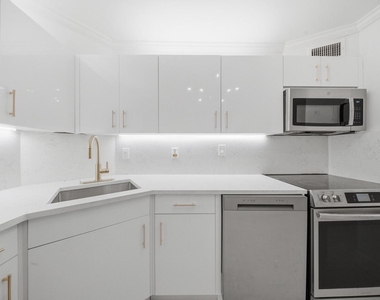 3125 Oakland Shores Drive - Photo Thumbnail 1