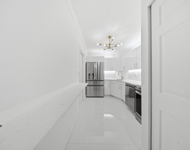3125 Oakland Shores Drive - Photo Thumbnail 2