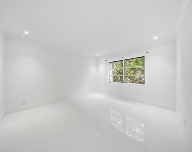 3125 Oakland Shores Drive - Photo Thumbnail 4