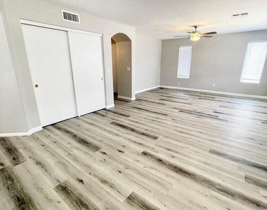 16200 W Moreland Street - Photo Thumbnail 8