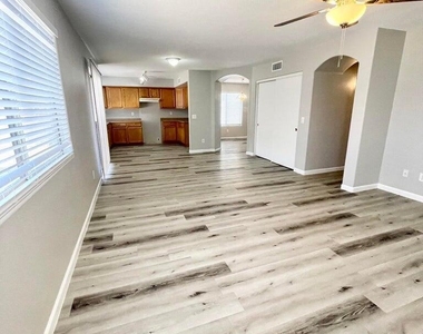 16200 W Moreland Street - Photo Thumbnail 9