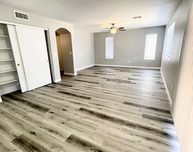 16200 W Moreland Street - Photo Thumbnail 7
