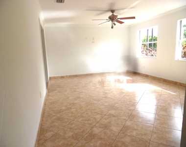 1205 Mathis Street - Photo Thumbnail 3