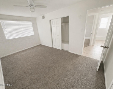 11400 N 112th Drive - Photo Thumbnail 5