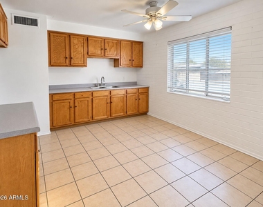 11400 N 112th Drive - Photo Thumbnail 1