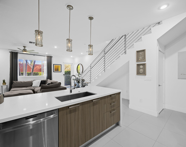 1025 Ne 18th Avenue - Photo Thumbnail 17