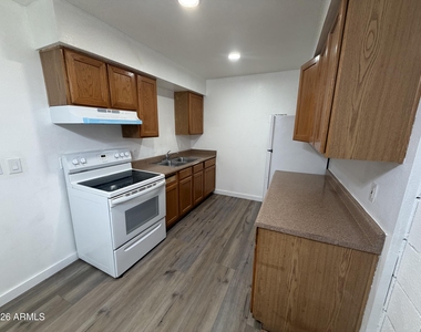 2030 W Cactus Road - Photo Thumbnail 1