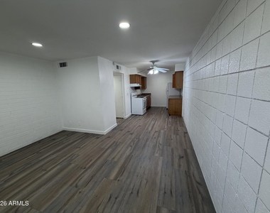 2030 W Cactus Road - Photo Thumbnail 3