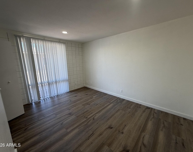 2030 W Cactus Road - Photo Thumbnail 6