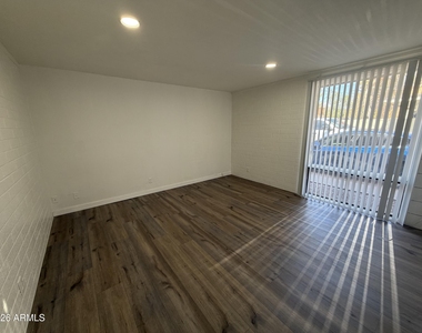 2030 W Cactus Road - Photo Thumbnail 5