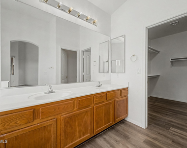 4255 E Cherry Hills Drive - Photo Thumbnail 17