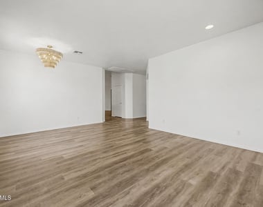 4255 E Cherry Hills Drive - Photo Thumbnail 4