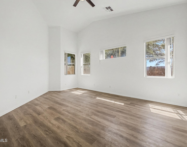 4255 E Cherry Hills Drive - Photo Thumbnail 14