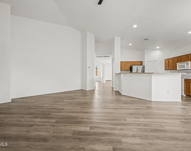 4255 E Cherry Hills Drive - Photo Thumbnail 6