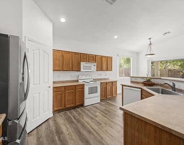 4255 E Cherry Hills Drive - Photo Thumbnail 10