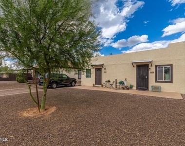 3434 E Cambridge Avenue - Photo Thumbnail 3